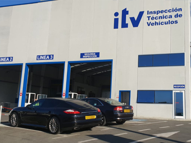 Porsche & Audi arrive at ITV test station for import test Porsche and Audi at ITV station